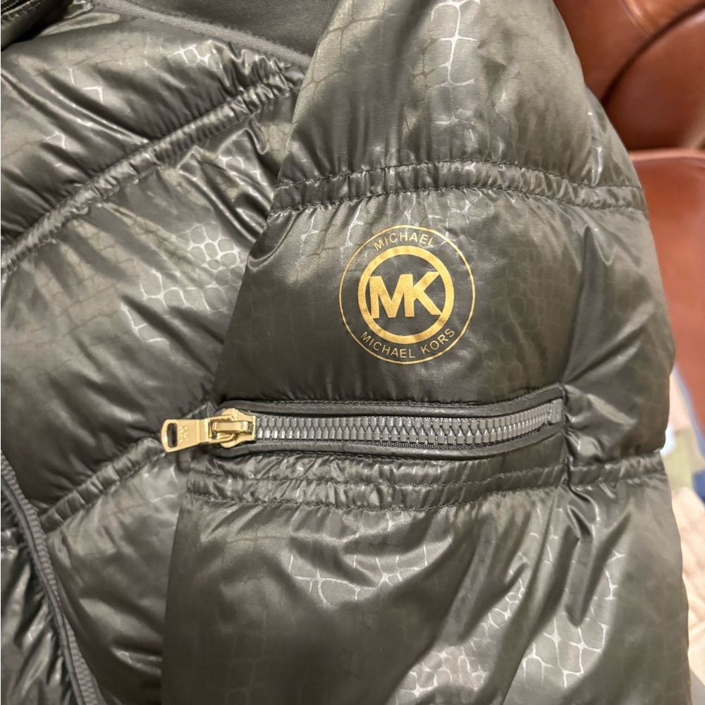 NWOT Michael Kors Green Mixed Media Puffer Jacket with Faux Fur Hood Size XL - Picture 7 of 7